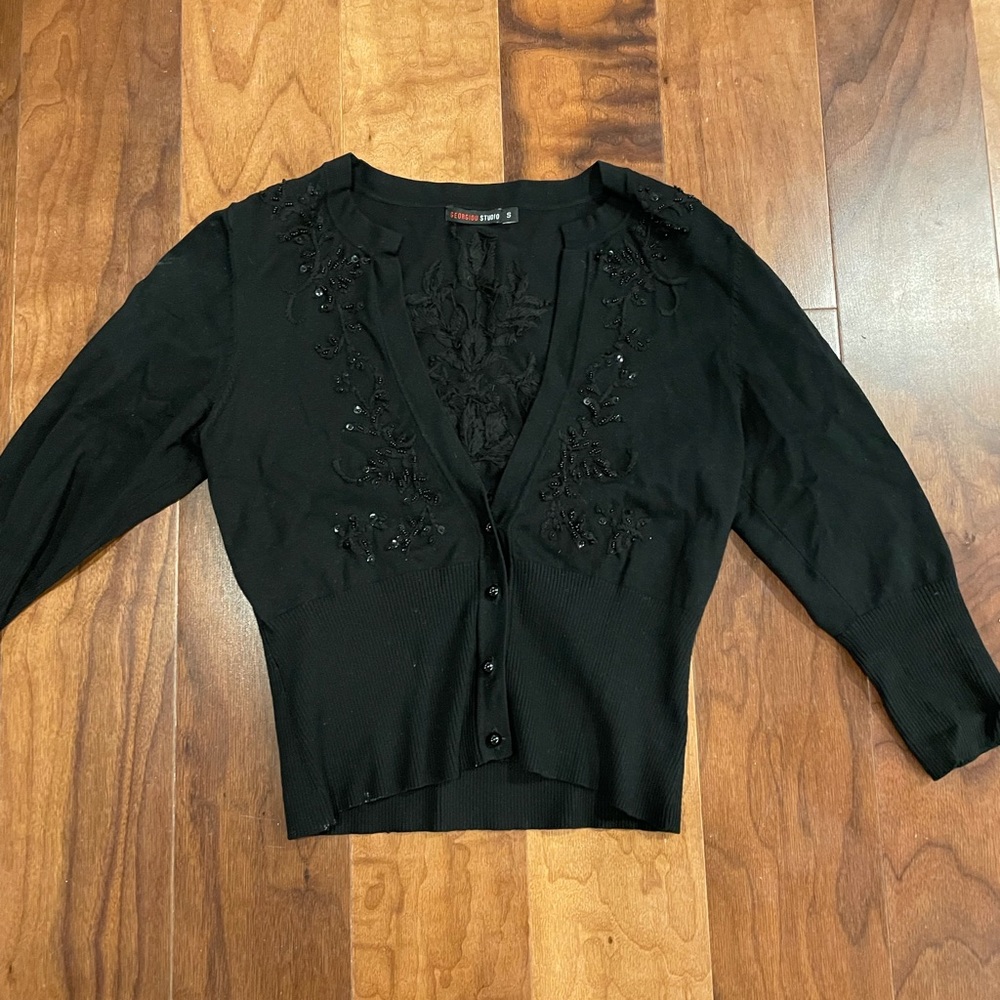 Cropped shrug sweater with beautiful sequins